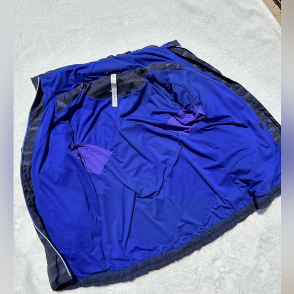 Lululemon jacket - Picture 3 of 4